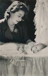 Princesa Elizabeth com seu filho Charles Prince, 1948.