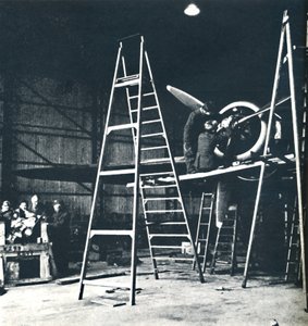 O trabalho das equipes de terra nunca termina, 1941