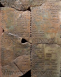 Calendário sobre placas de bronze, de Coligny de Celtic