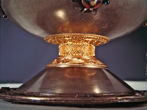 The Ardagh Chalice, Reerasta, County Limerick (prata com douramento de prata, esmalte, latão e bronze) (detalhe de 228699) de Celtic