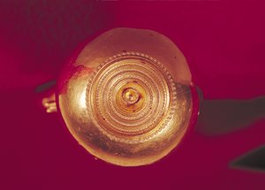 Bola final de um diadema, do túmulo de uma princesa de Vix (ouro)