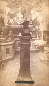 Coluna egípcia, Mitchell, Vance & Co., Edifício Principal, Exposição do Centenário, Filadélfia
