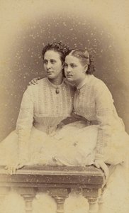 Alexandra Iossifovna de Russie (nee princesse Alexandra de Saxe Altenbourg) e Olga Constantinovna de Russie - Retrato da Grã-Duquesa Alexandra Iossifovna (1830-1911) e da Grã-Duquesa Olga Constantinovna da Rússia (1851-1926), de Bergamasco, Charles (Ka Ka
