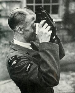 Aviador aprendendo navegação durante a Segunda Guerra Mundial, 1941.