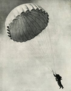 Aviador usando um pára-quedas durante a Segunda Guerra Mundial, 1941.