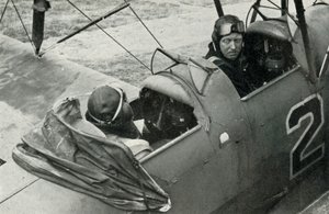 Piloto da RAF aprendendo a voar durante a Segunda Guerra Mundial, 1941.