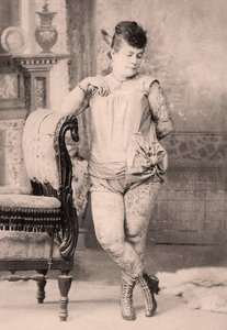 Retrato de Nora Hilderbrandt a mulher tatuada, c.1896