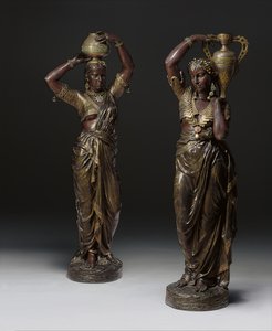 Duas tochas de bronze no formato de mulheres indianas carregando vasos, 1862 -1865