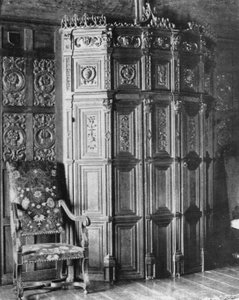 Esculpindo no Hall de Charles Latham