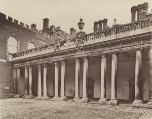 Hampton Court Palace, Colunata para Kings Entrance de Charles Latham