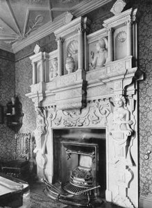 Na sala de bilhar de Charles Latham