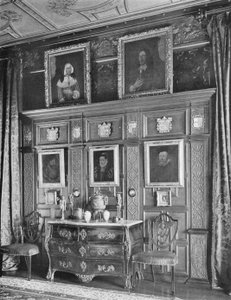 Paneling na sala de desenho de Charles Latham