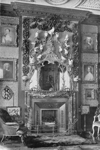 A peça de chaminé na sala de desenho quadrado de Charles Latham
