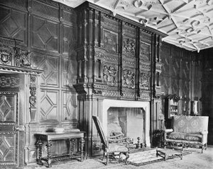 A lareira da sala de estar de Charles Latham