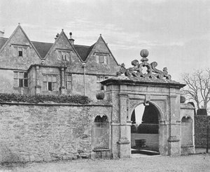 A frente de entrada de Charles Latham