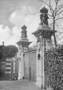 As portas do vaso de flores em Hampton Court de Charles Latham