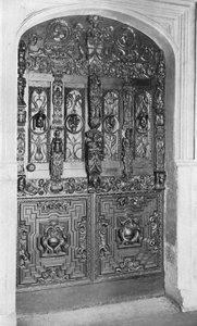 A porta do salão, início do século XVII de Charles Latham