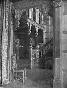O Hall e a Escadaria de Charles Latham