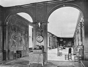 A longa galeria de Charles Latham