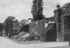Yew Buttress, o Alcove Walk de Charles Latham