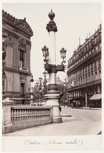 Coluna Rostral Opéra, c. 1875 de Charles Marville