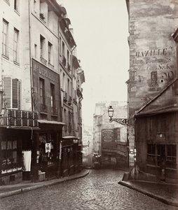 Rue de la Montagne-Sainte-Geneviève perto do cruzamento da Rue LaPlace..., 186569. de Charles Marville