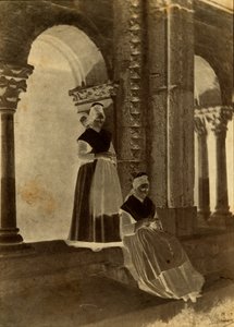 Arlesianas no claustro de Saint-Trophime «Arles» de Charles Nègre