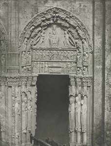 Catedral de Chartres: Porta direita do Portal Real com Nossa Senhora de Chartres de Charles Nègre