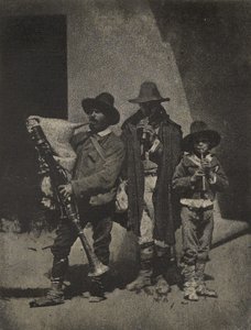[Grupo de três músicos de rua italianos em frente ao 21, Quai Bourbon, Paris] de Charles Nègre