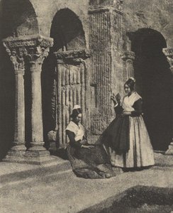 [Mulheres de Arles no claustro de Saint-Trophime] de Charles Nègre