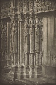 Catedral de Chartres. Porta direita do portal real, lado oeste, século XII, antes de julho de 1857 (foto) de Charles Nègre