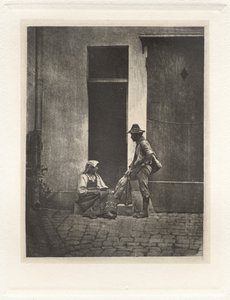 Planche IV - Pifferaro Debout et Paysanne Italienne Assise, dans la Cour du 21 Quai Bourbon (Placa IV - Pifferaro de pé e camponês italiano sentado, na Corte do 21 Quai Bourbon),1854, impresso em 1982 (foto) de Charles Nègre