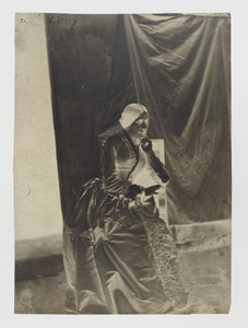 Retrato de uma mulher sentada desconhecida de Charles Nègre