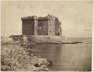 [O castelo da ilha de Saint-Honorat, perto de Cannes / Le château de île Saint-Honorat, près de Cannes de Charles Nègre