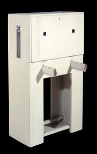 Charles Rennie Mackintosh (1868 - 1928); secretário um lugar (1904) madeira lacada branca. altura: 1,21; Paris, Musee d