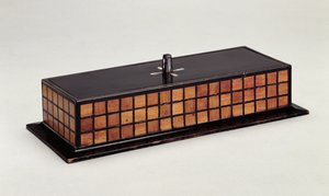 Caixa de caneta para o Quarto Branco, HousHill, Glasgow (madeira ebonizada incrustada com madrepérola e nogueira) de Charles Rennie Mackintosh