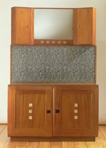 Lavabo, c.1917 (mogno incrustado com madre-pérola e verde erinoide, com placa de vidro) de Charles Rennie Mackintosh