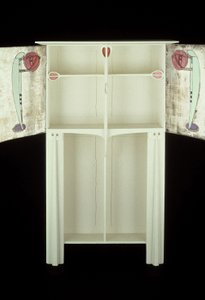 Armário branco projetado para a Sra. Rowat, 1902 (madeira, vitral, esmalte) de Charles Rennie Mackintosh