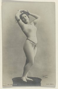 Retrato de uma bailarina pouco vestida e desconhecida num programa para um concerto, anúncio para a Comptoir Photographique de l