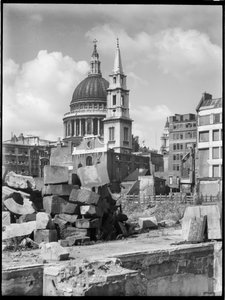 Catedral de São Paulo, Adro da Igreja de São Paulo, Cidade de Londres, Cidade de Londres, GLA, 1941-1945.