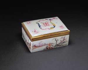 Uma caixa de rapé com monograma, período de Qianlong (1736-95) c.1750 (porcelana)