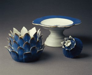 Uma Terrina de Forma Vegetal, Cobertura e Tazza, Período de Jiaqing (1796-1820) c.1800 (porcelana) (veja também 314544)
