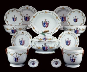 A famille rose serviço de jantar arsenal pintado com os braços de Tranefelt da Suécia (cerâmica) de Chinese School