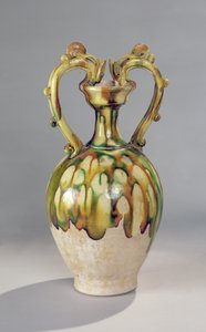Ânfora com alças em forma de cabeças de dragão com um esmalte de três cores, Dinastia Tang, 618-907 (cerâmica)