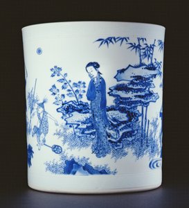 Brushpot azul e branco pintado com uma senhora e meninos brincando em cavalos de passatempo em um jardim, Chongzheng, 1630-44 (porcelana) (ver 205937)
