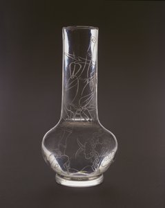 Frasco gravado com bambu, plantas e rochas do fungo lingzhi, marca e período de Qianlong, 1736-95 (vidro)