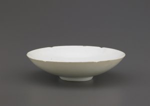 Tigela com decoração incisa, sudeste da China, Canção do Norte ou Dinastia Song do Sul (cerâmica)