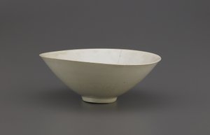 Tigela com borda dentada, sudeste da China, Canção do Norte ou Dinastia Song do Sul (cerâmica) de Chinese School