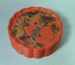 Caixa com decoração ocre, verde e marrom, século XVIII (laca de cinábrio) de Chinese School