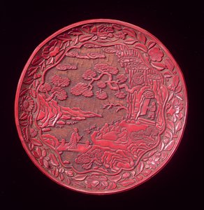 Prato de Cinábrio Esculpido, Yuan recente até a dinastia Ming (madeira laqueada) (ver também 272178)